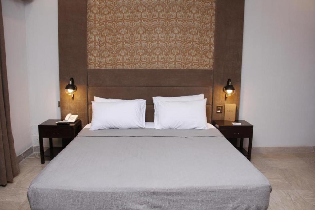 Shelton Accommodator Peshawar Extérieur photo